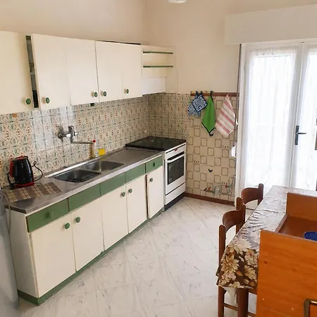 Comfortable House With Large Balcony & Warm Hospitality - * Kateríni