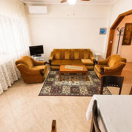Comfortable House With Large Balcony & Warm Hospitality - *