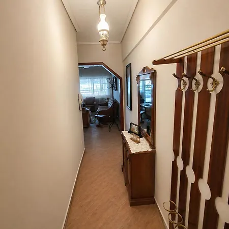 Comfortable House With Large Balcony & Warm Hospitality - Lejlighed
