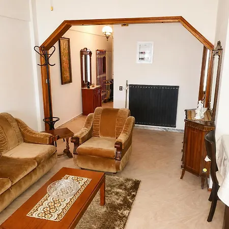 Comfortable House With Large Balcony & Warm Hospitality - Lejlighed *